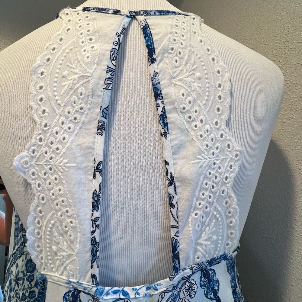 IN BLOOM camisole tank top medium blue white floral lace new with tags - Picture 3 of 9